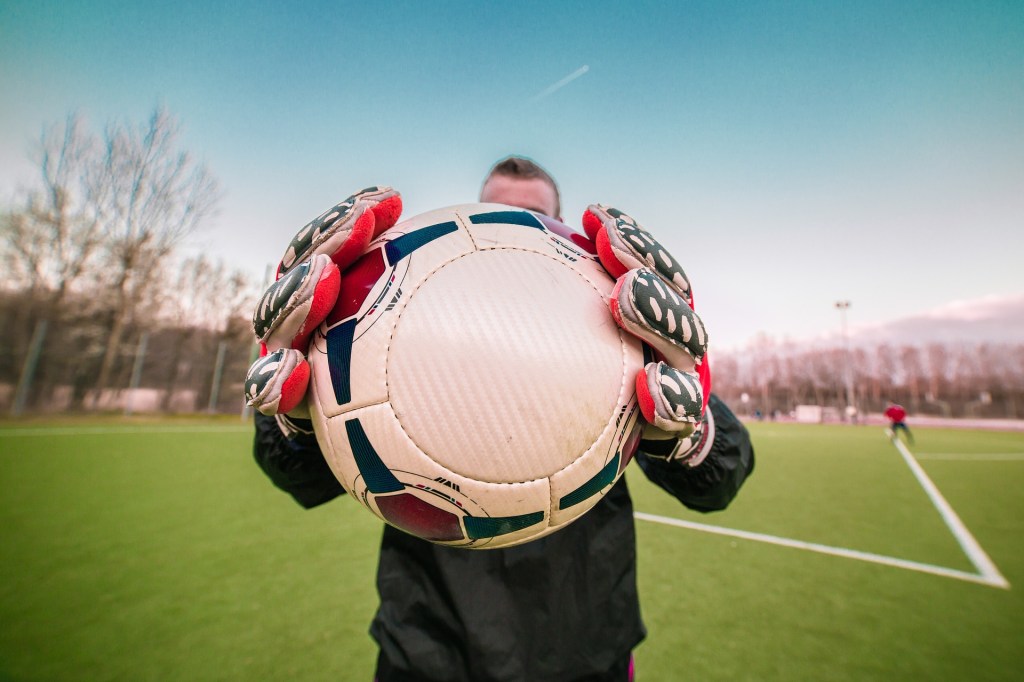 14-Jähriger wird von Fußballcoach zum Sex mit Prostituierter genötigt