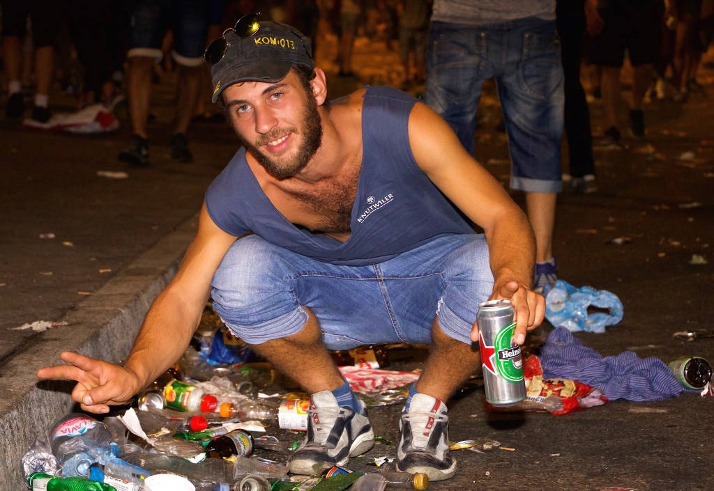 Há homens que não reciclam porque não querem parecer gays, diz estudo
