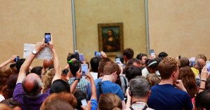 overwhelmed-louvre-staff-is-sick-of-tourists